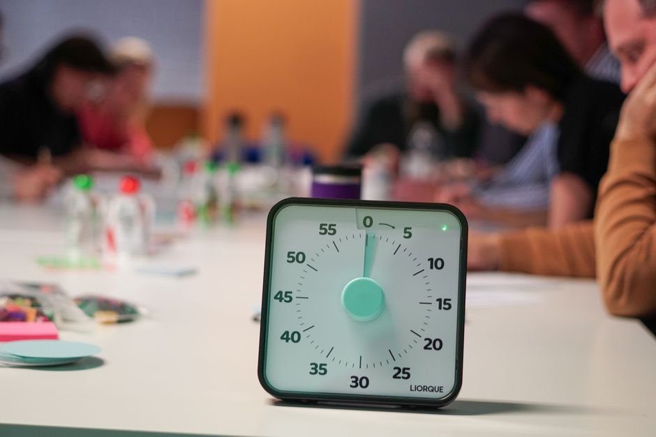 A visual timer on a table, illustrating tools for kids to manage time effectively.